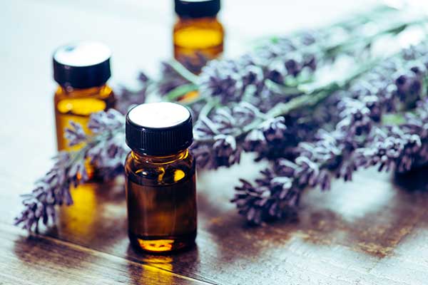 Aromathérapie et huiles essentielles